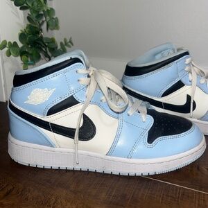Jordan 1's Ice blue mid